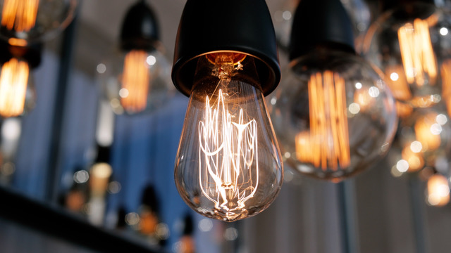 One of the most important elements when designing a space is lighting. No matter how well you design a place, if your lighting elements are not chosen correctly, the place will not look as beautiful and stylish as you want. These electric light bulbs are designed in both modern and classical styles; It can be preferred in many places such as home, hotel, restaurant.